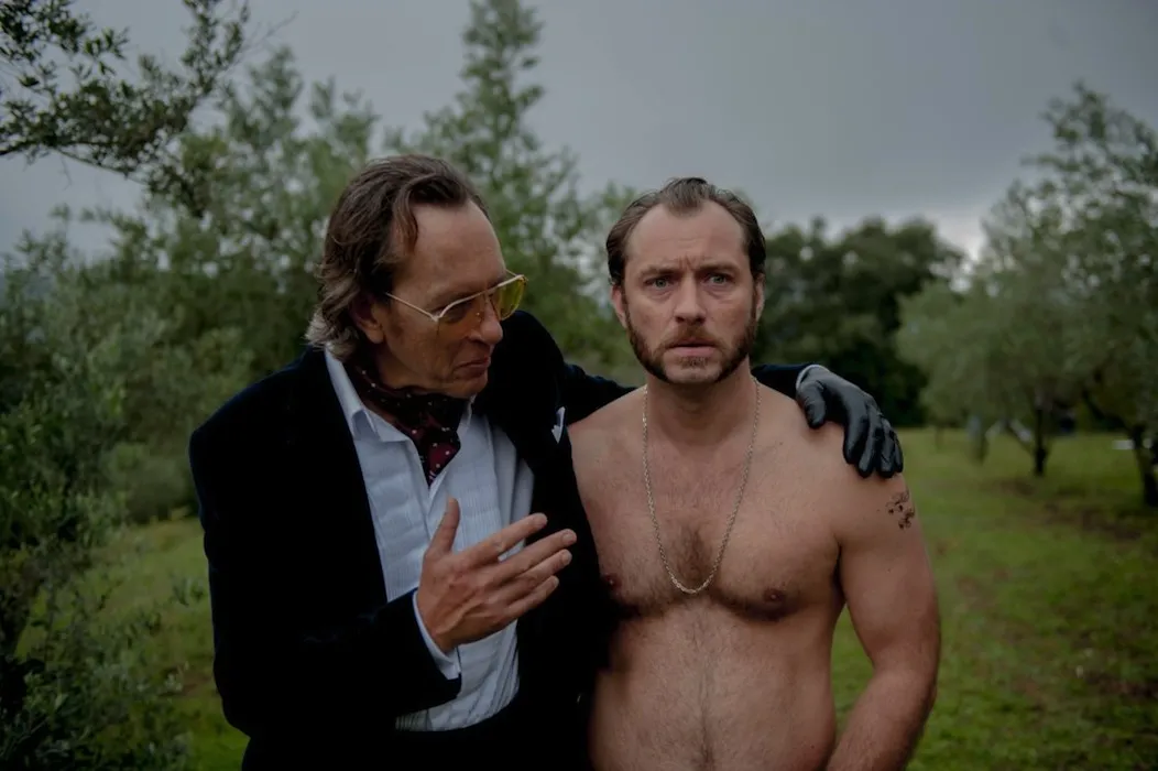 Jude'a Lawa dopadł kryzys męskości. Takim go jeszcze nie widzieliście!