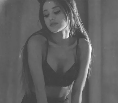 Piękna Ariana Grande pokazała swoje seksowne fotki [ZDJĘCIA]