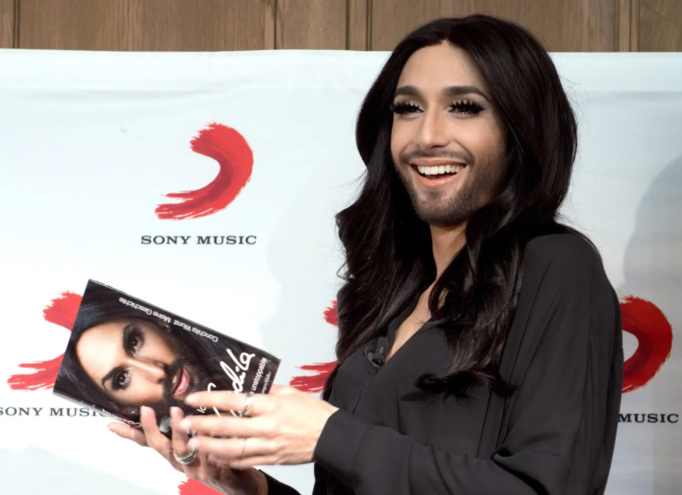 7496866-conchita-wurst.jpg