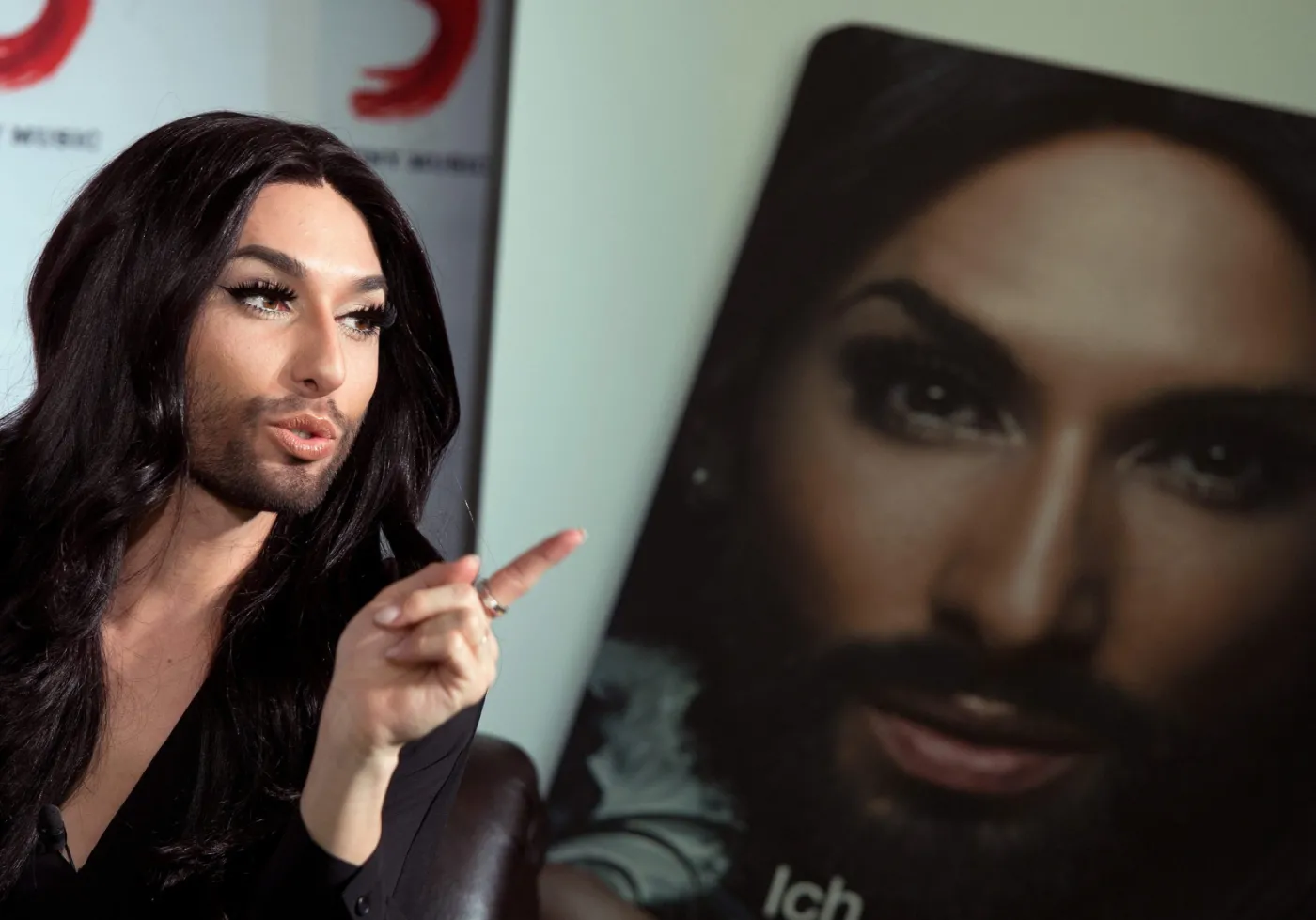 7496895-conchita-wurst.jpg