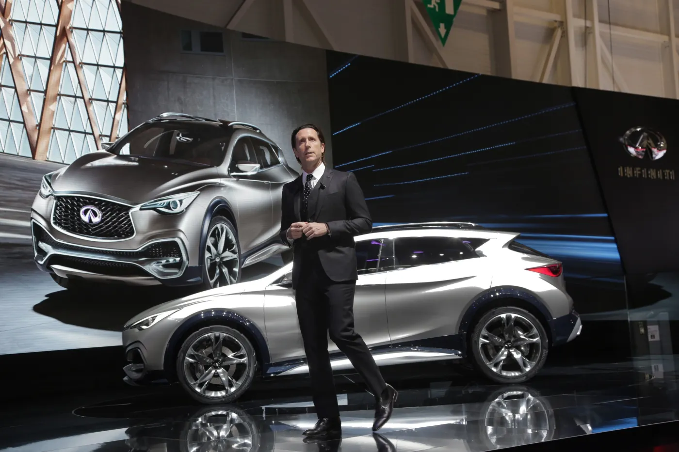 7528556-infiniti-qx30.jpg