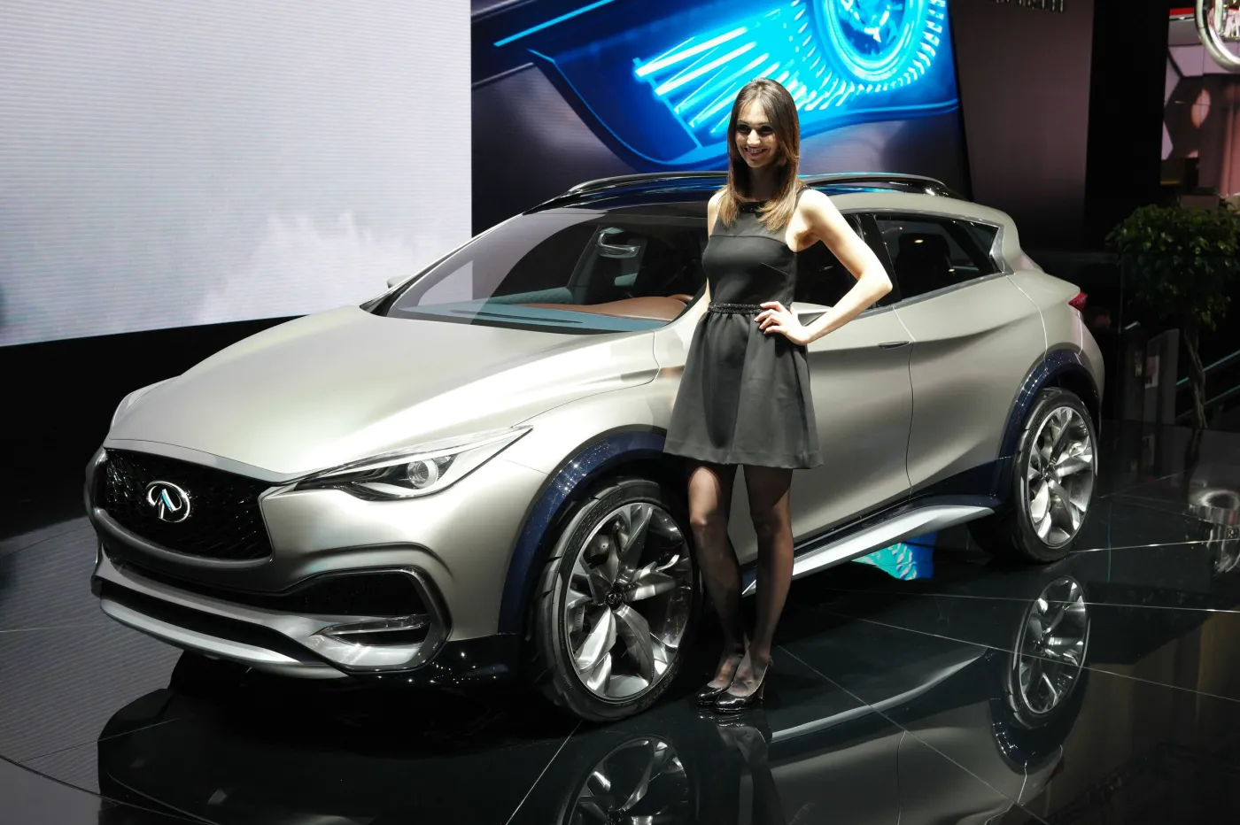 7528150-infiniti-qx30.jpg