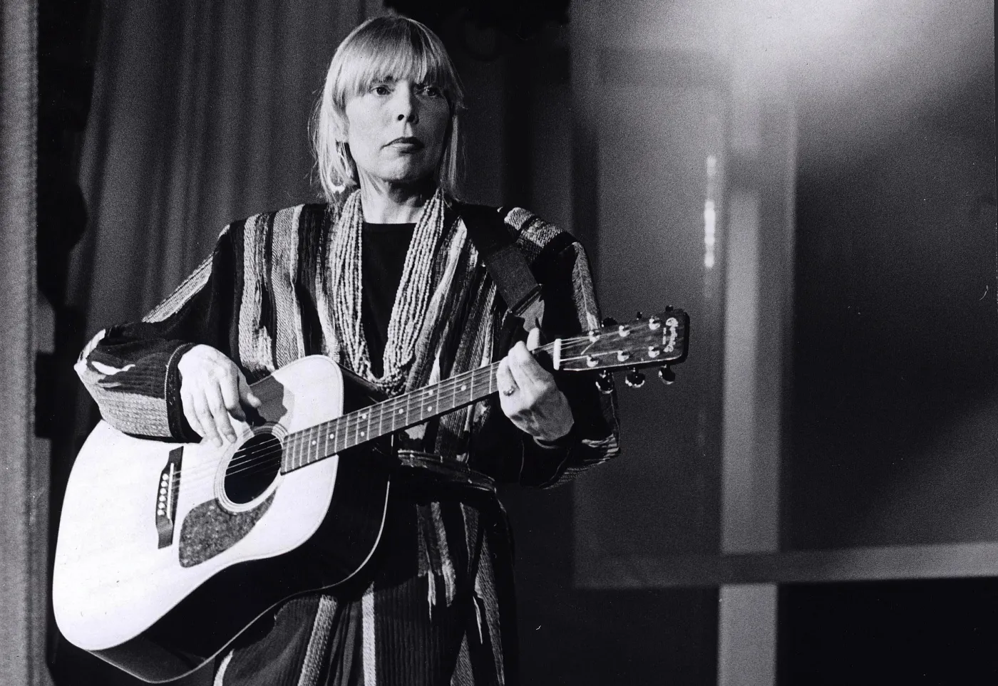 7614561-joni-mitchell.jpg
