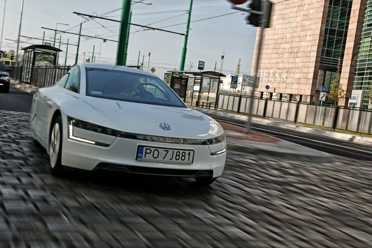 7731727-volkswagen-xl1.jpg