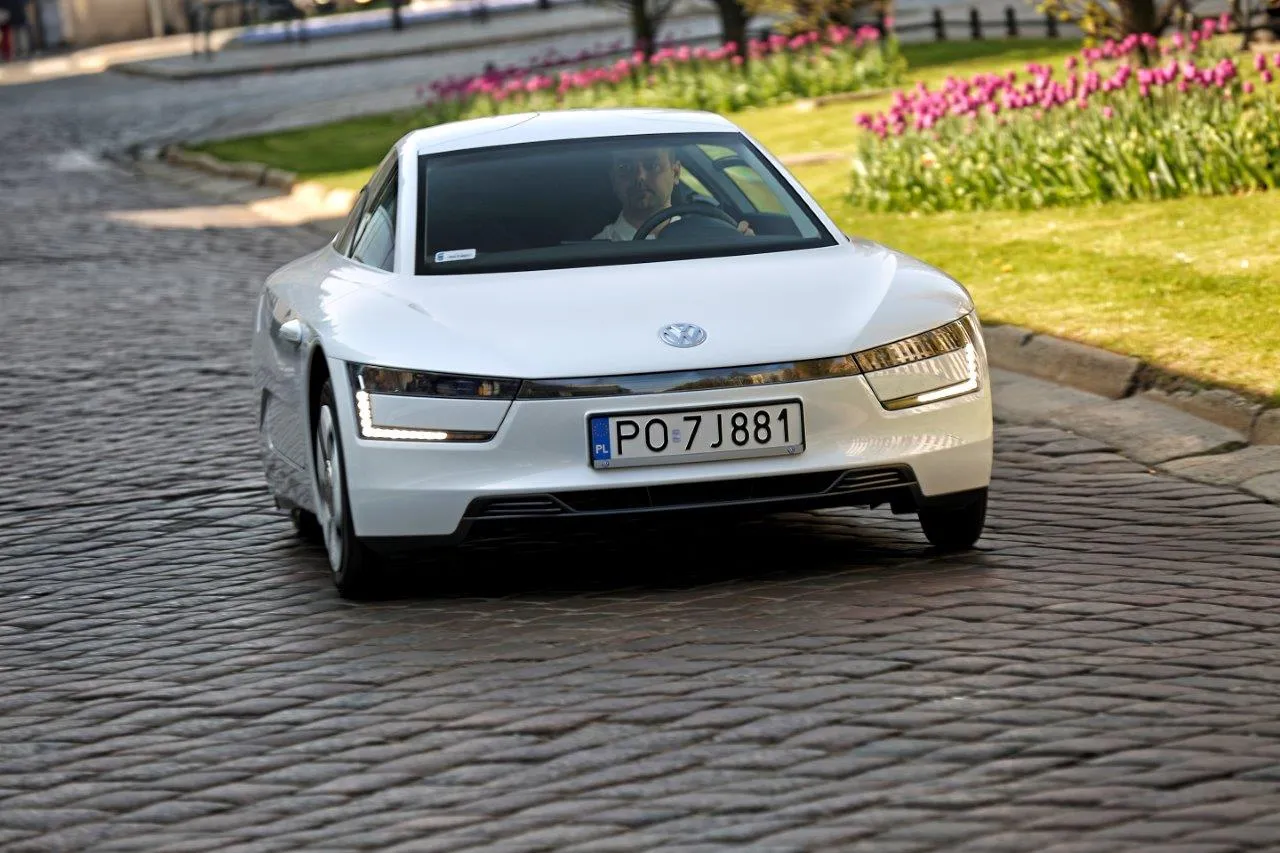 7731846-volkswagen-xl1.jpg