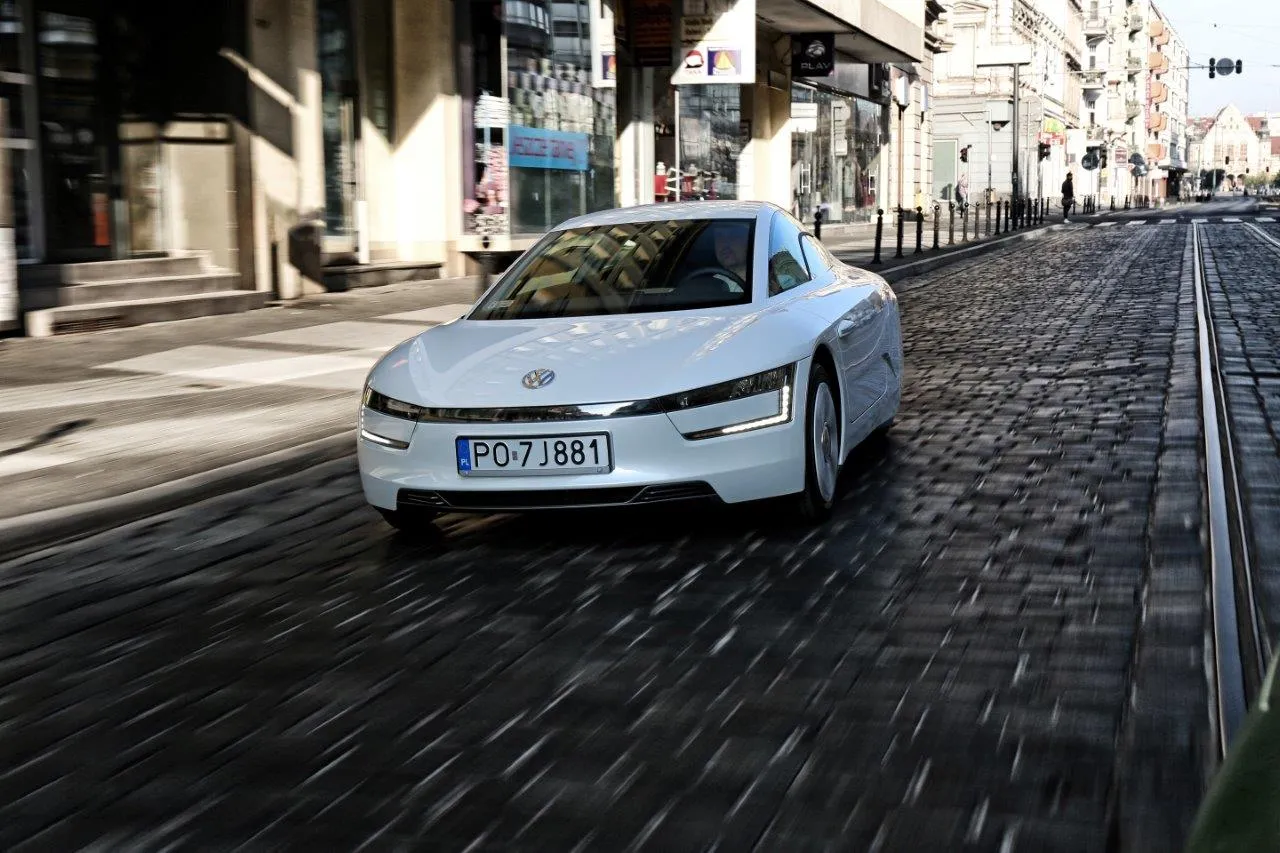 7731122-volkswagen-xl1.jpg