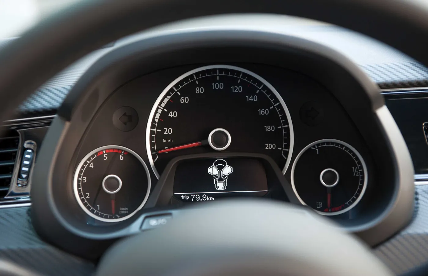 7732026-volkswagen-xl1.jpg