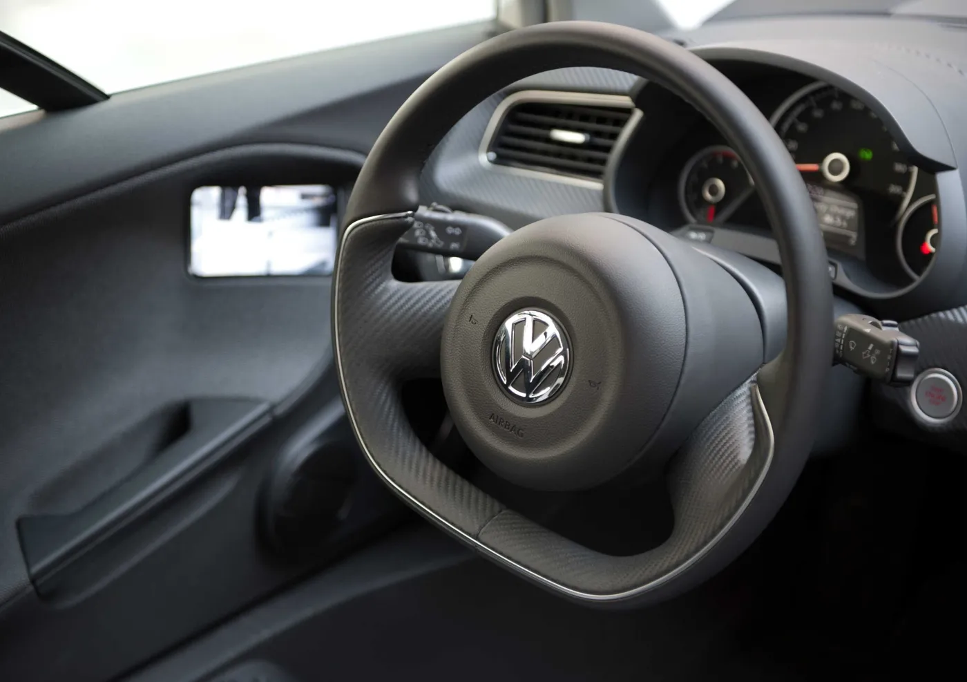 7732206-volkswagen-xl1.jpg