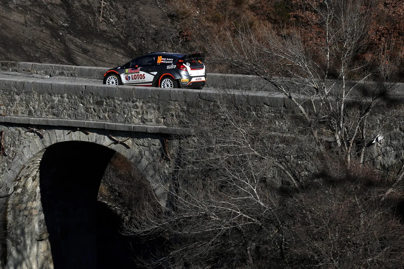 Rajd Monte Carlo: Świetny dzień Roberta Kubicy. Ogier liderem