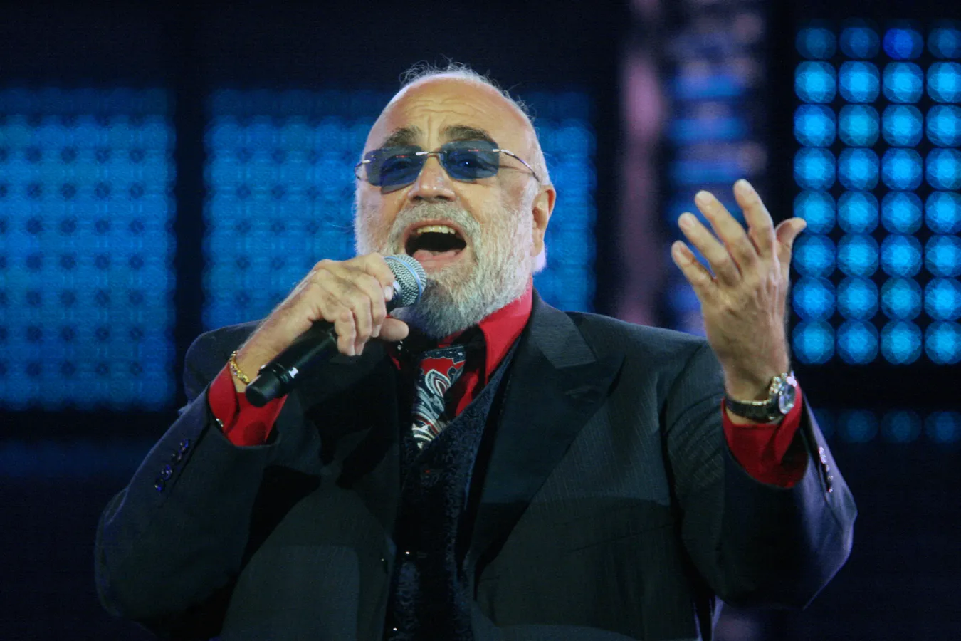 7346363-demis-roussos.jpg