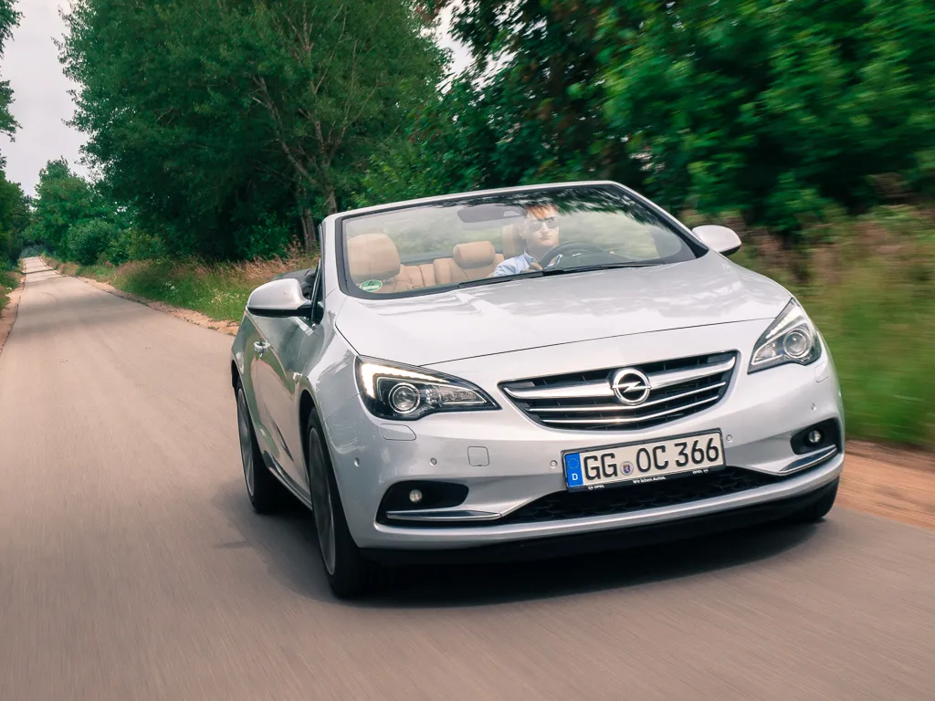 6395472-opel-cascada.jpg