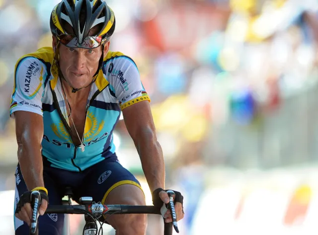 Lance Armstrong ma oddać 10 milionów dolarów