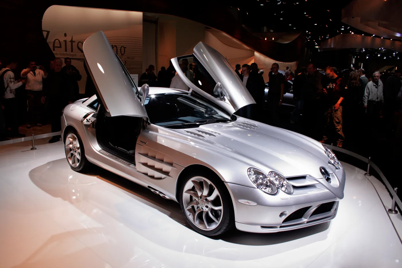 7470188-mercedes-slr.jpg