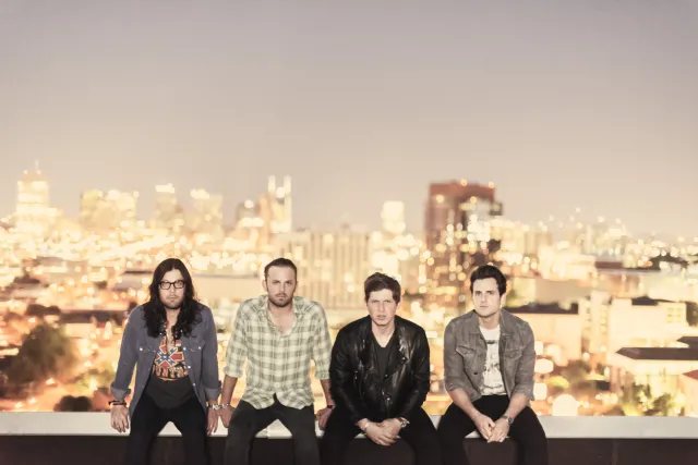 Co Kings Of Leon robią w starym domu?