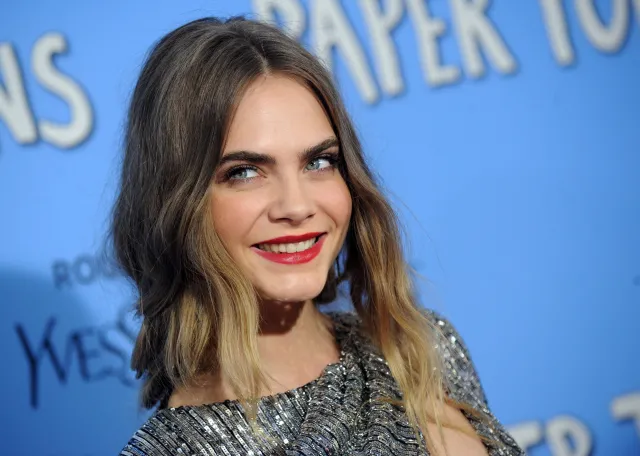 Rozstania nie było? Cara Delevingne i St. Vincent razem na premierze "Papierowych miast"