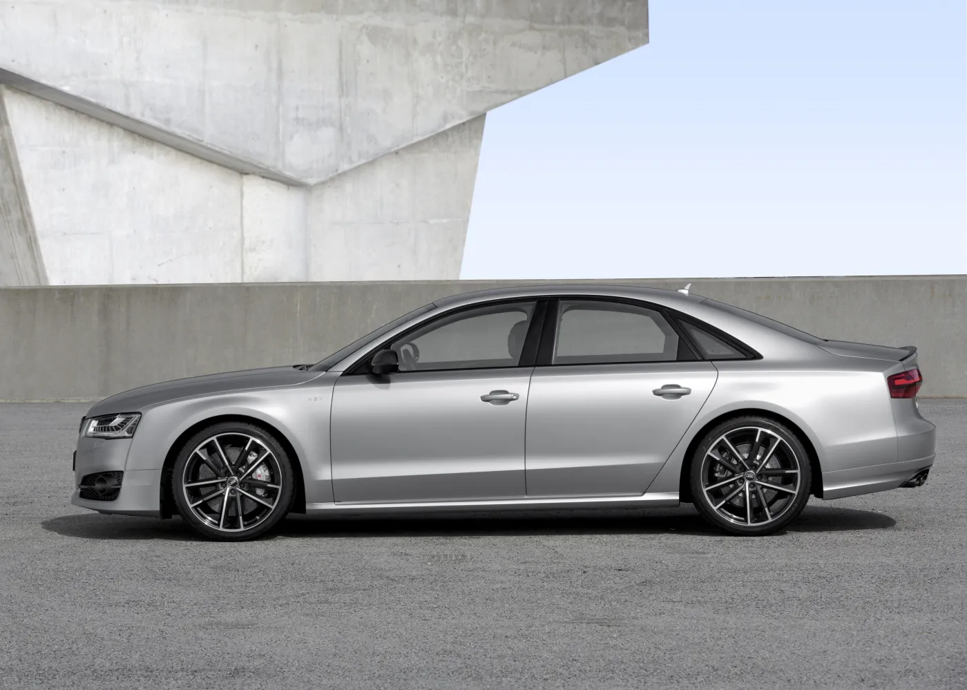 8053532-audi-s8-plus.jpg