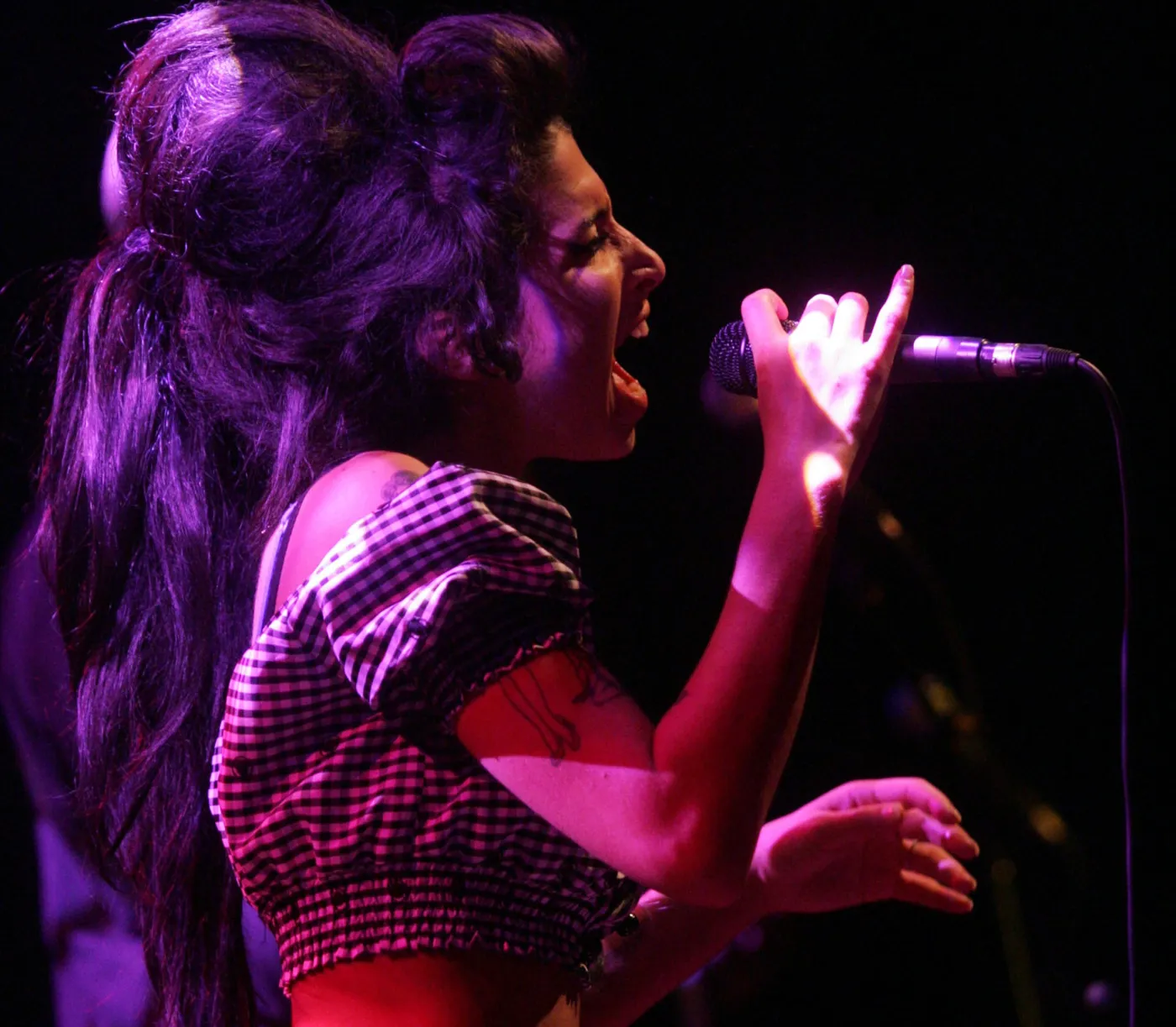 5227212-amy-winehouse.jpg