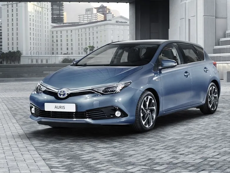 7461162-toyota-auris.jpg