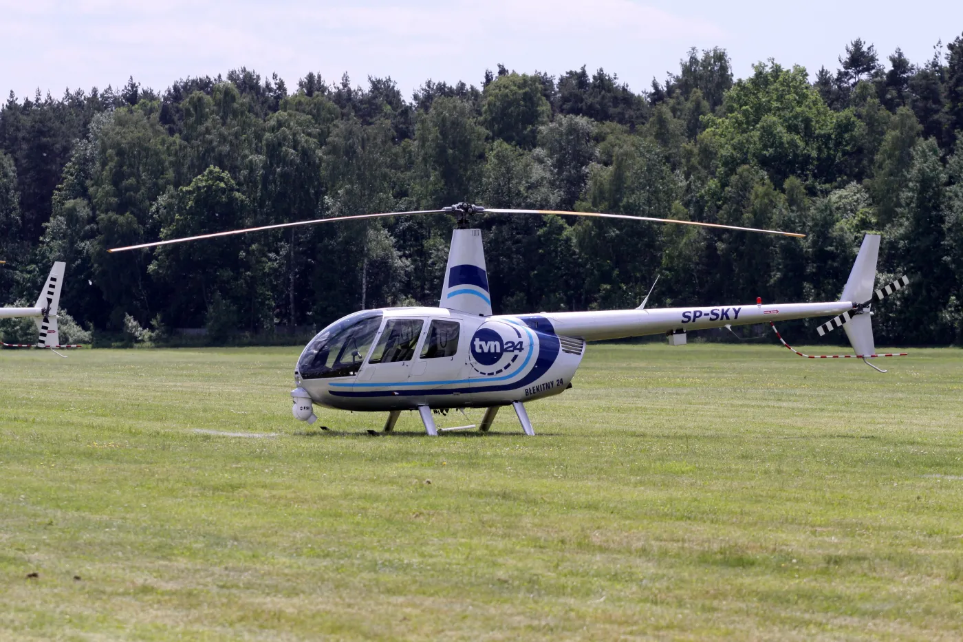 Awaryjne lądowanie "Błękitnego" TVN w Radomiu. Maszyna poważnie uszkodzona
