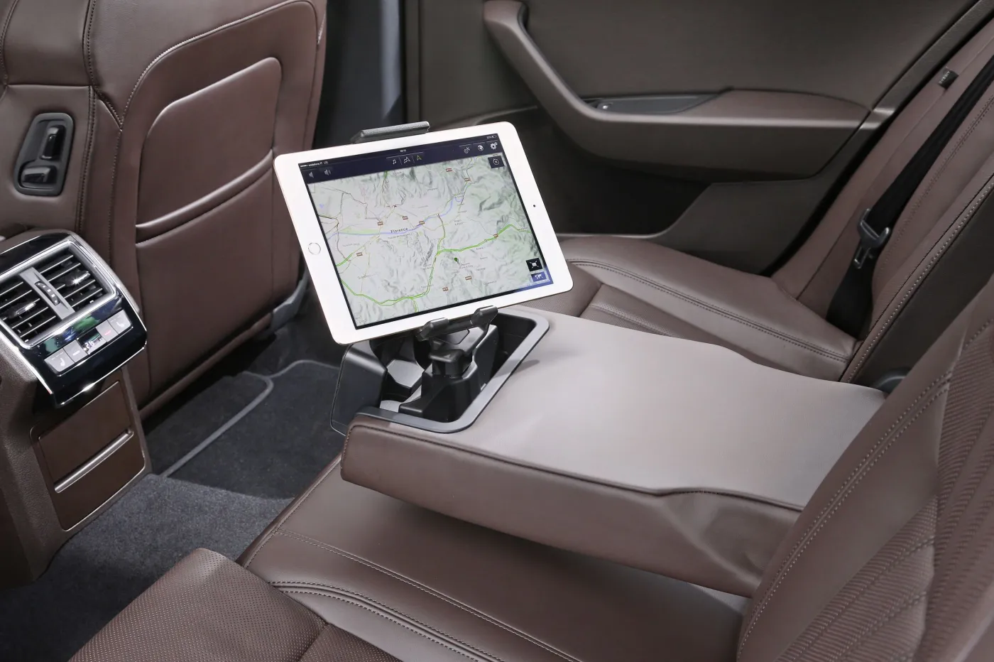 Tak wygląda nowa i duża Skoda... za małe pieniądze. Nowy superb kombi. ZDJĘCIA