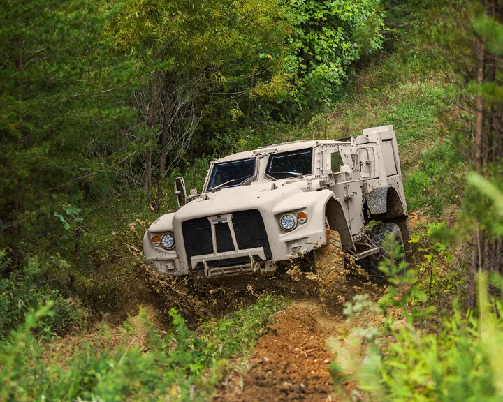 8138047-oshkosh-jltv.jpg