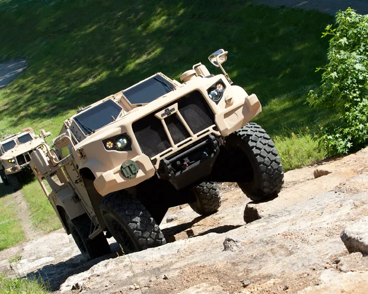 8138135-oshkosh-jltv.jpg