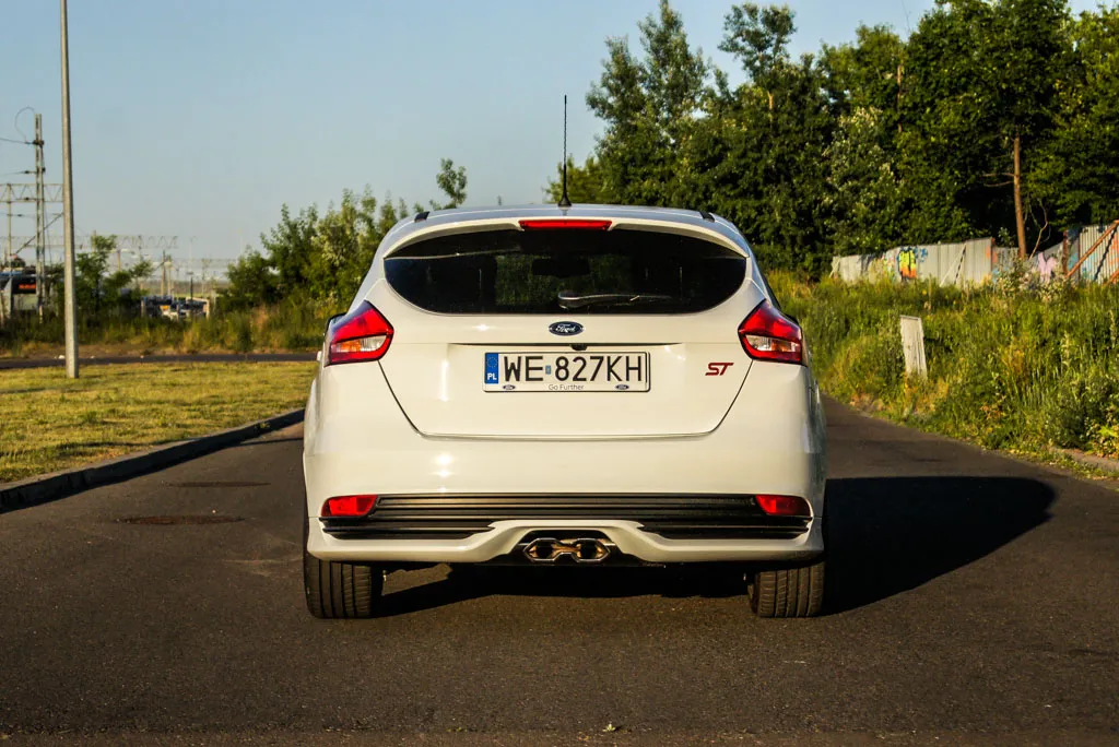 8178079-ford-focus-st.jpg
