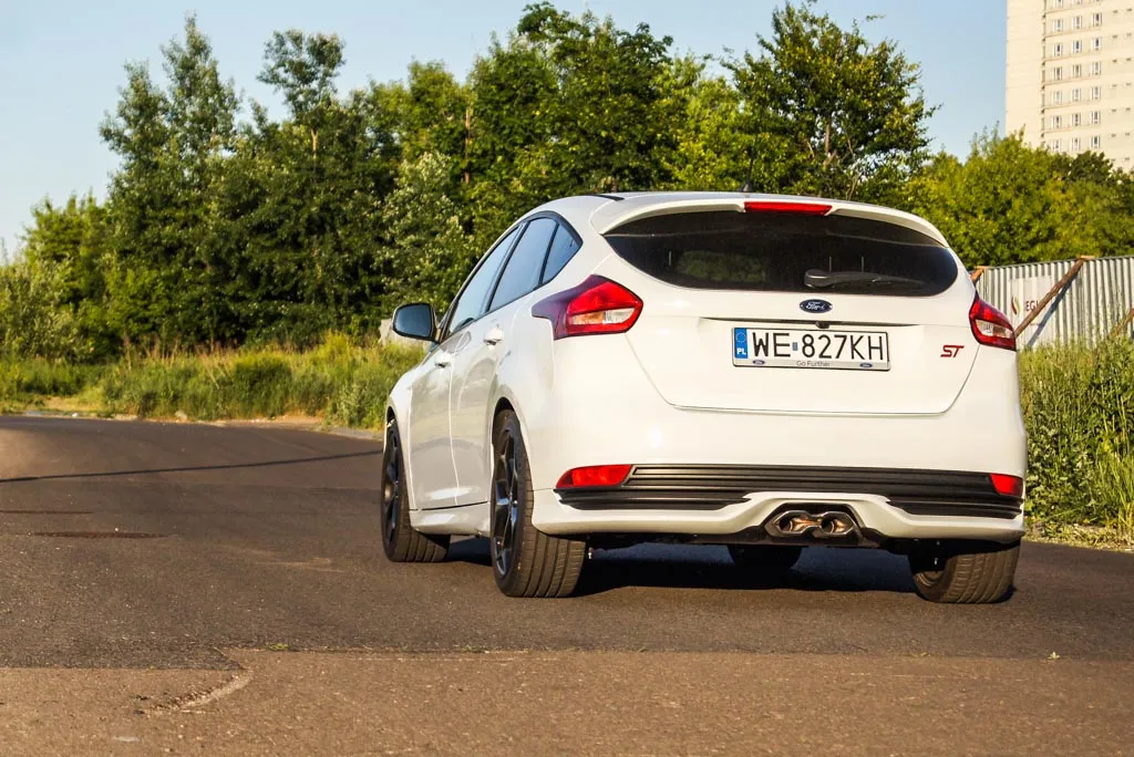 8178110-ford-focus-st.jpg