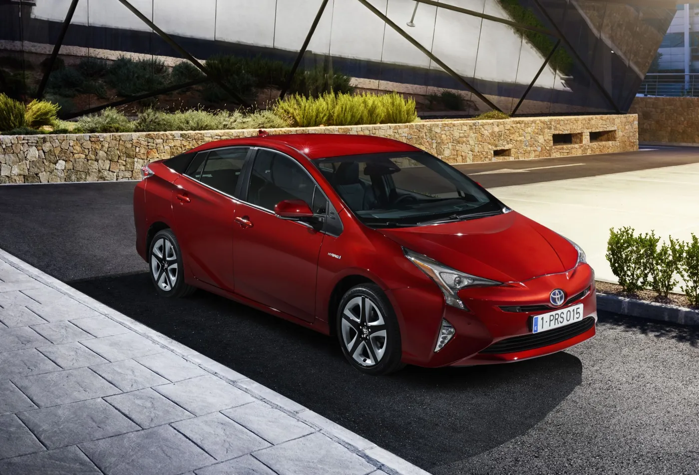 8187490-toyota-prius.jpg