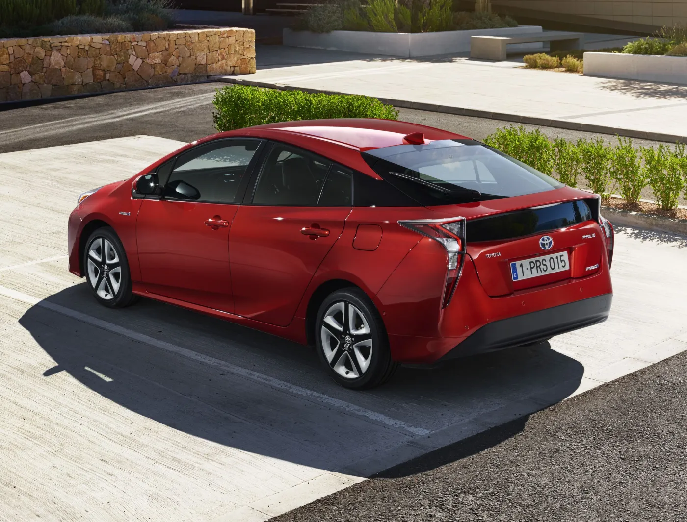 8187552-toyota-prius.jpg