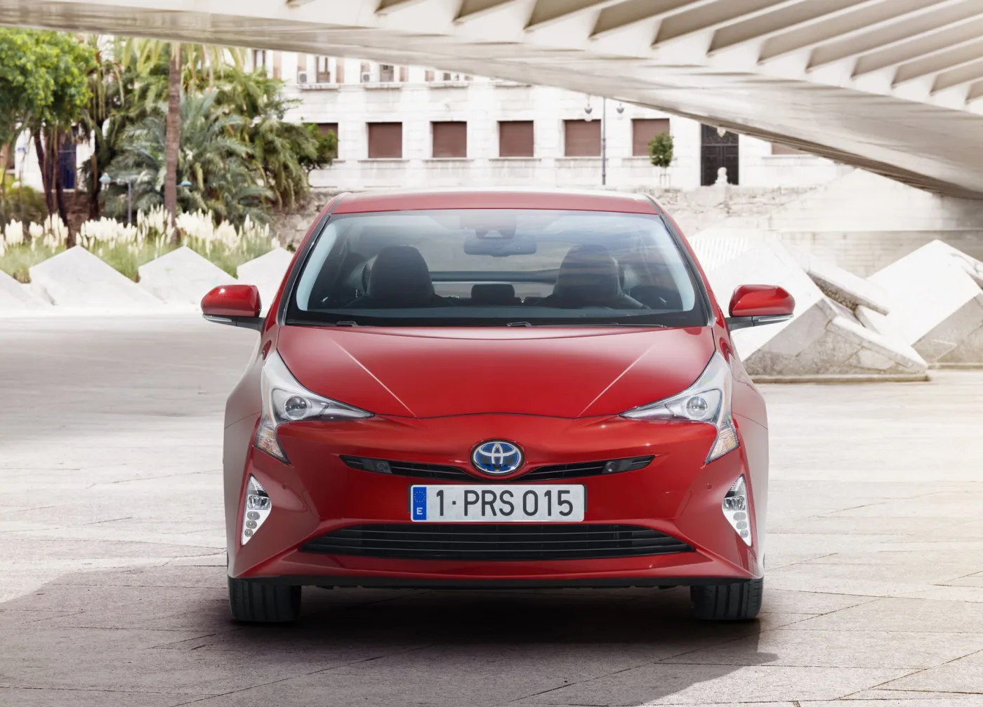 8187397-toyota-prius.jpg