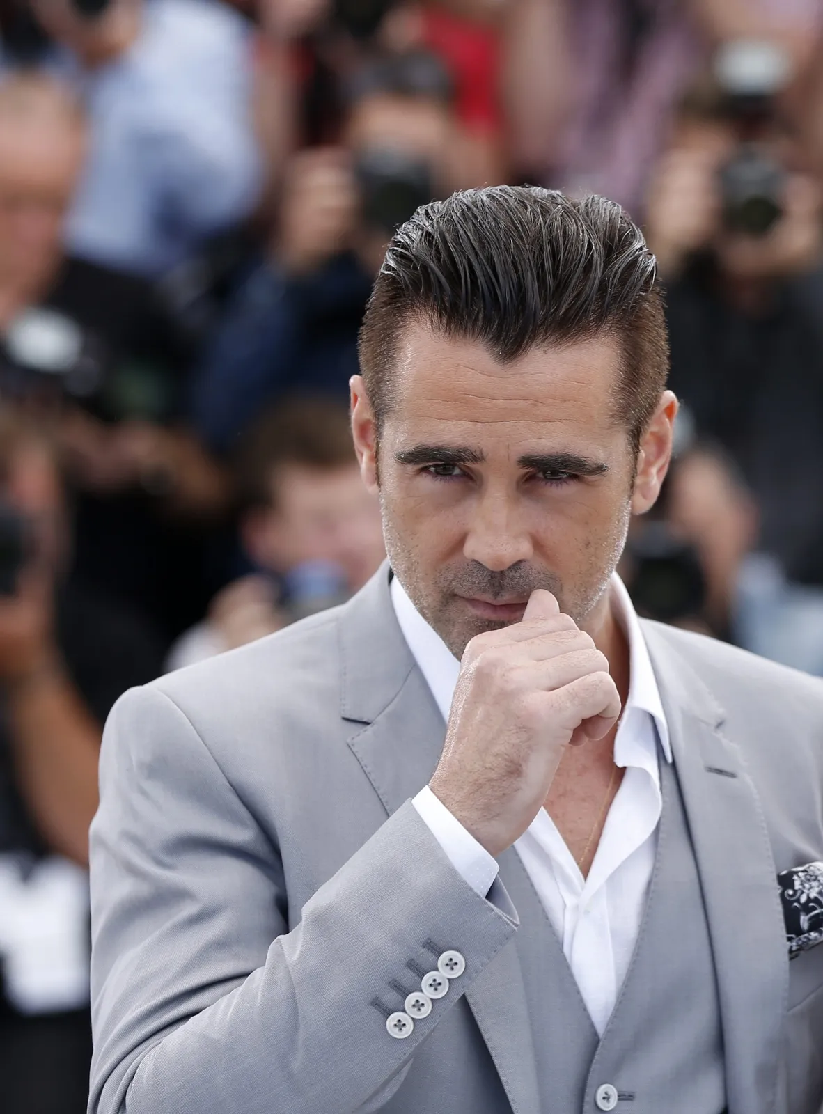 Colin Farrell przystojny i elegancki w Cannes. Dawno nie był w takiej formie [ZDJĘCIA]