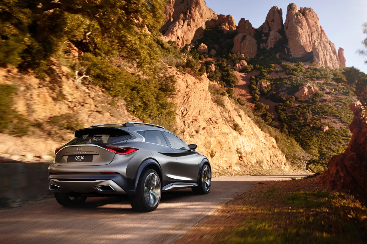7528440-infiniti-qx30.jpg
