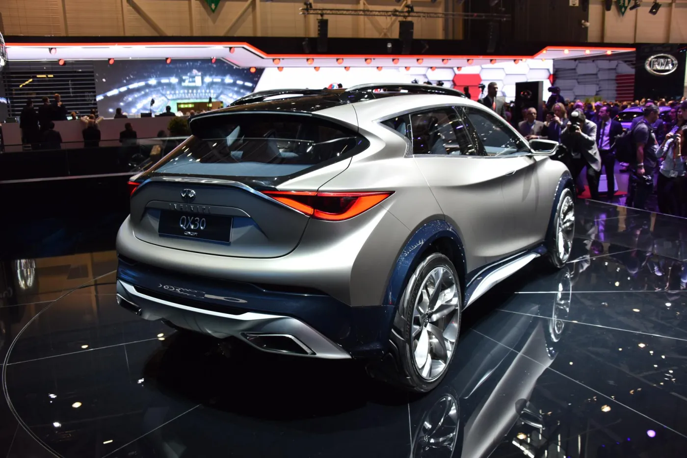 7528208-infiniti-qx30.jpg