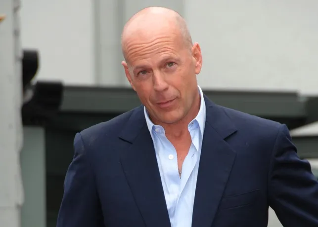 Bruce Willis wyszkoli japońskiego pilota