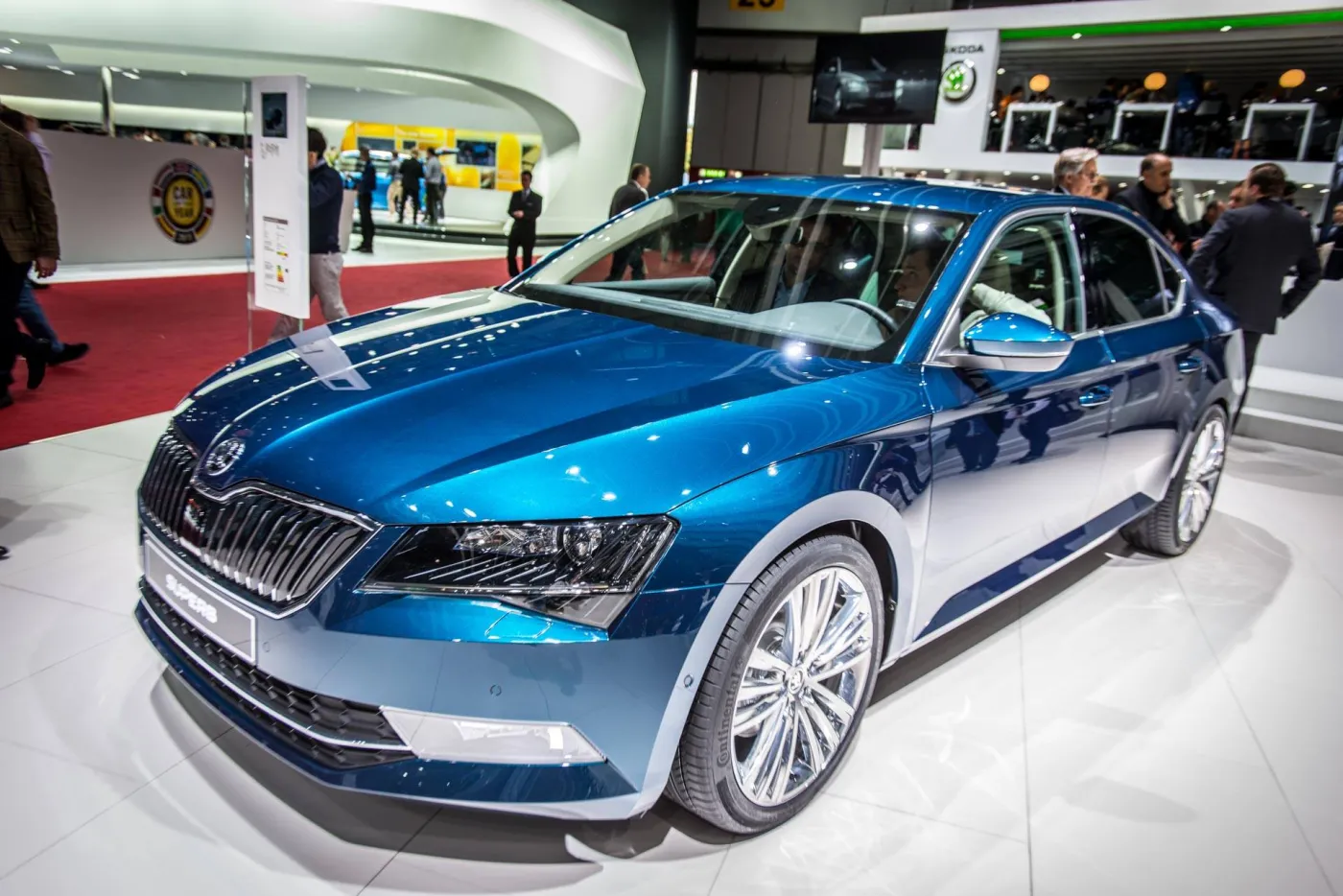 7574291-skoda-superb.jpg