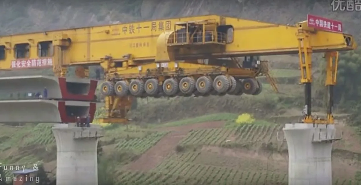 Jak Chińczycy budują gigantyczny wiadukt? Wideo wprawia w osłupienie