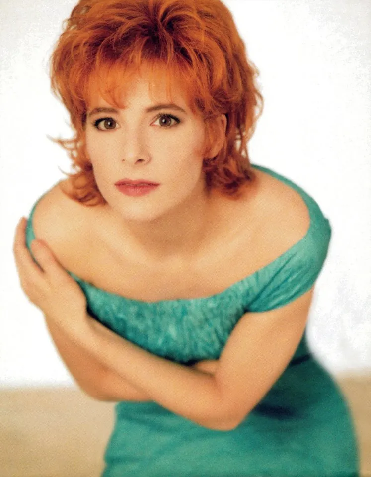 8415386-mylene-farmer.jpg