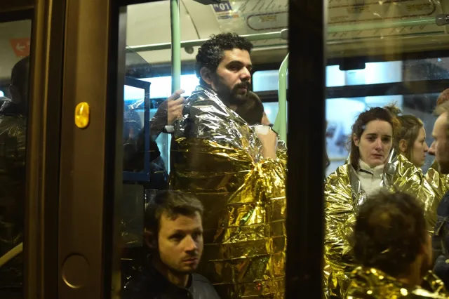 Grecja potwierdza: Jeden z zamachowców dostał się do Paryża w grupie migrantów przez Leros