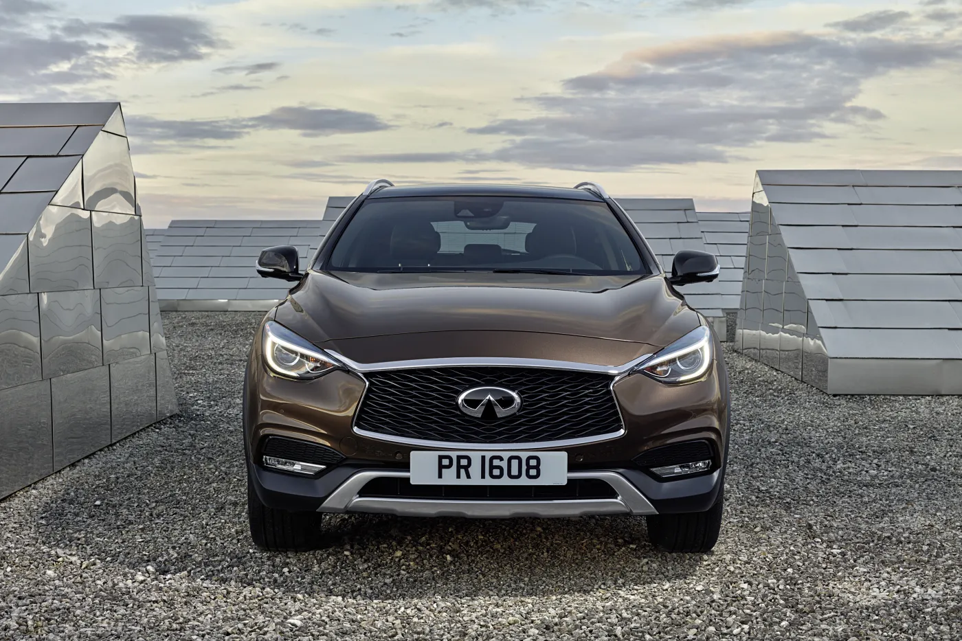 8438475-infiniti-qx30.jpg
