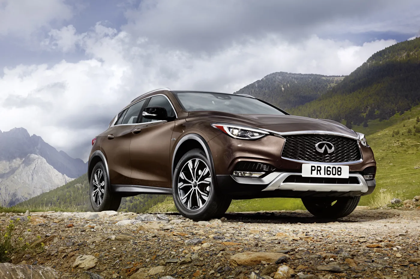 8438507-infiniti-qx30.jpg
