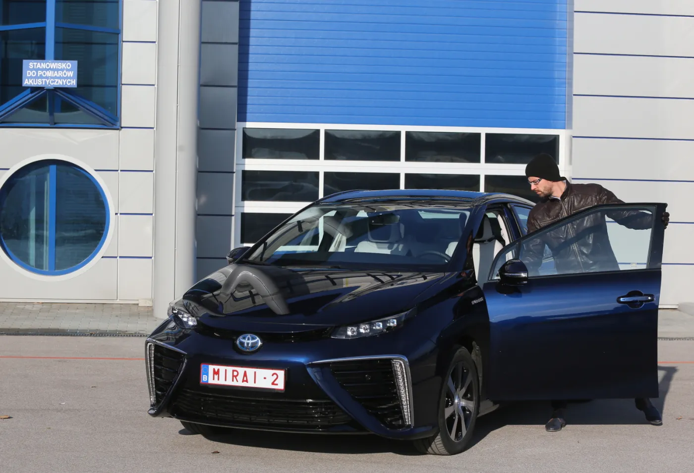 8459474-toyota-mirai.jpg