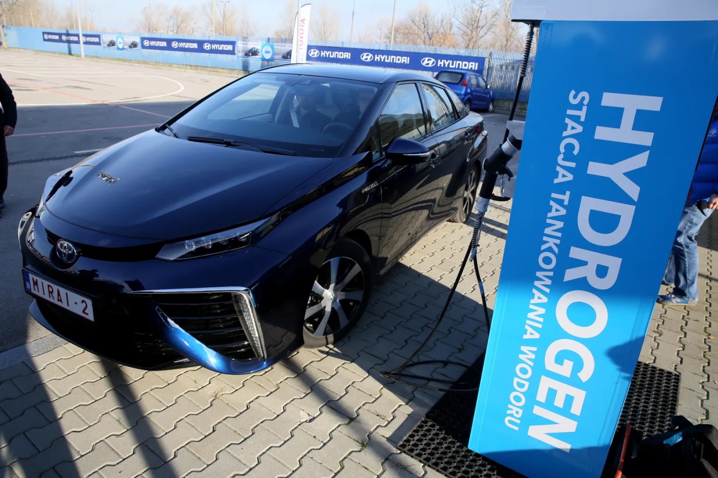 8459570-toyota-mirai.jpg