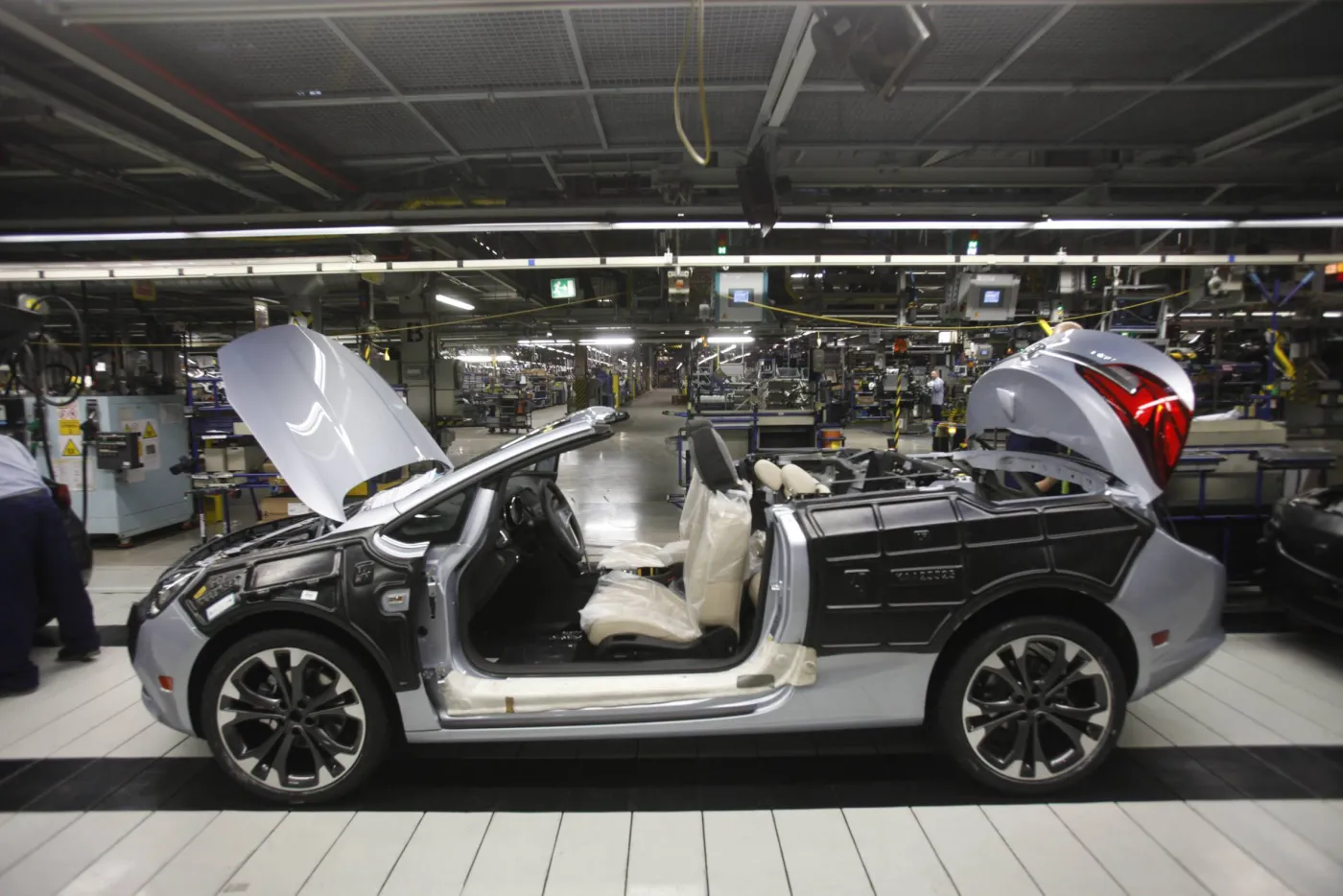 Polacy już produkują samochód nowej marki. Konsul generalny zachwycony. Pierwsze ZDJĘCIA