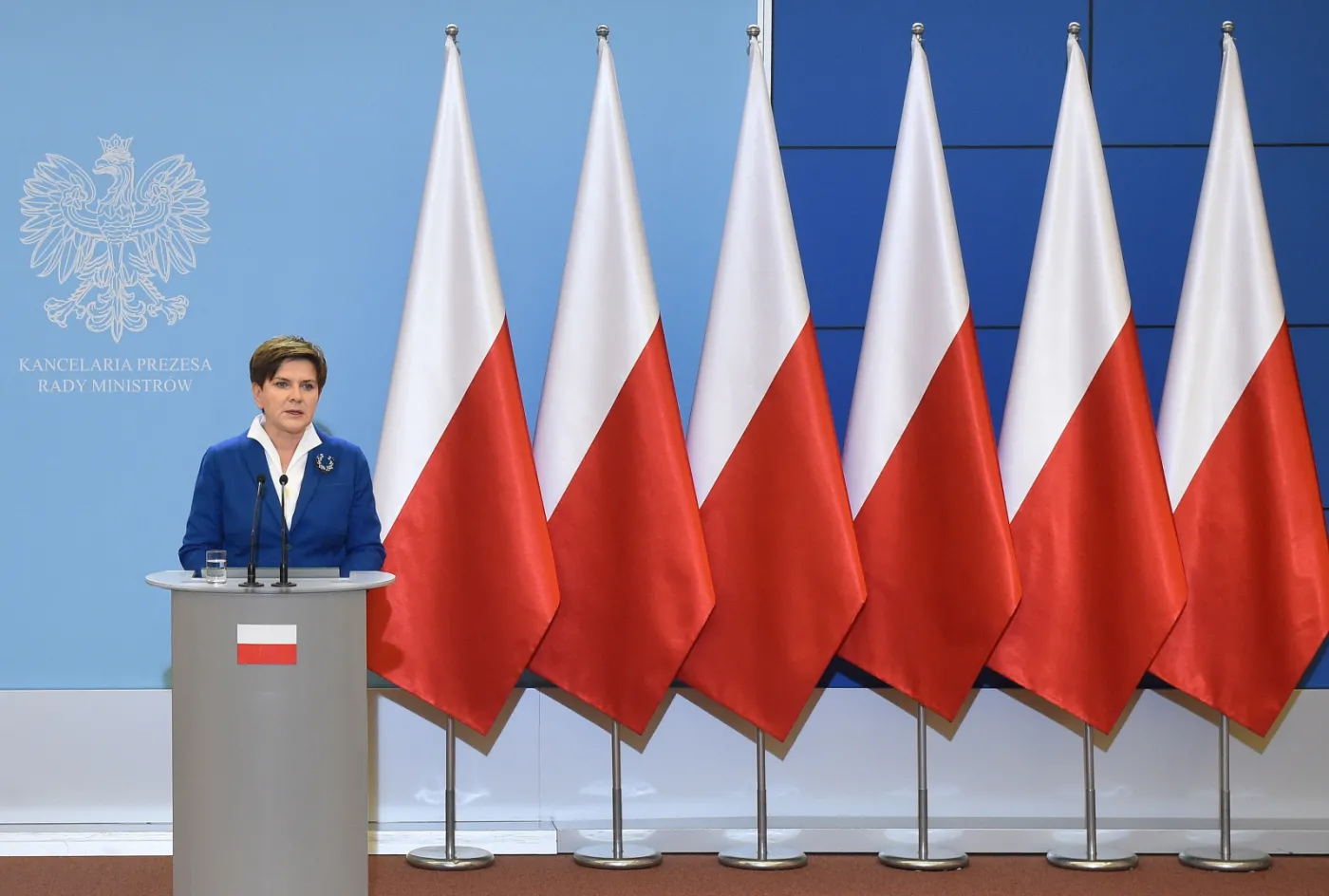 Bez unijnych flag przy okazji konferencji po posiedzeniach rządu. Szydło tłumaczy