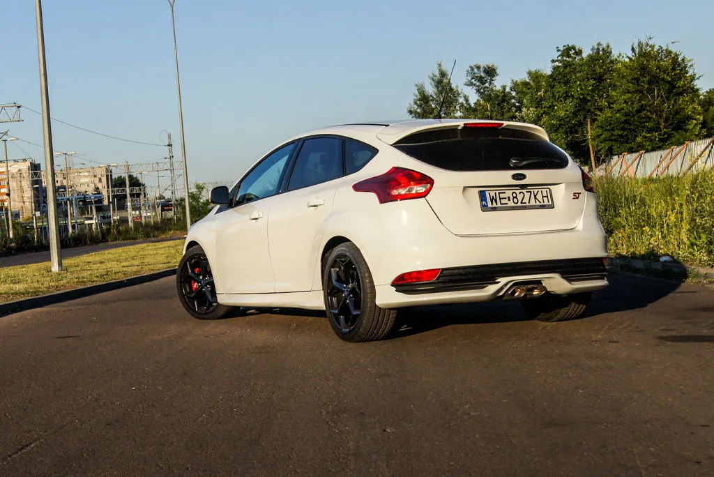 8178048-ford-focus-st.jpg