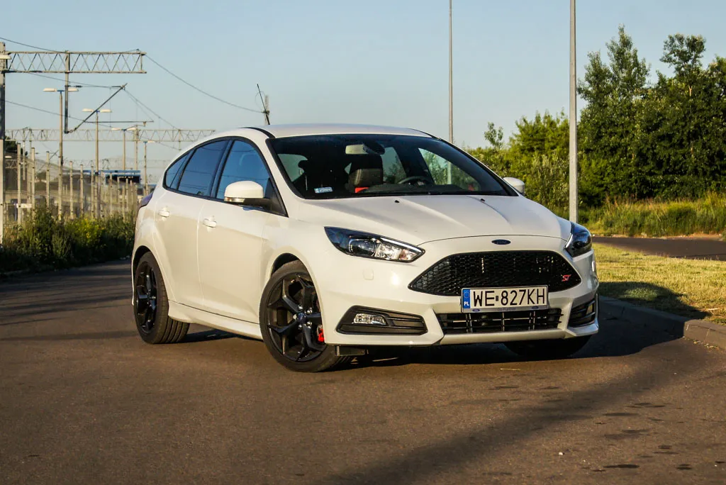 8178234-ford-focus-st.jpg