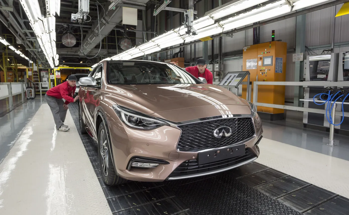 8503091-infiniti-q30.jpg