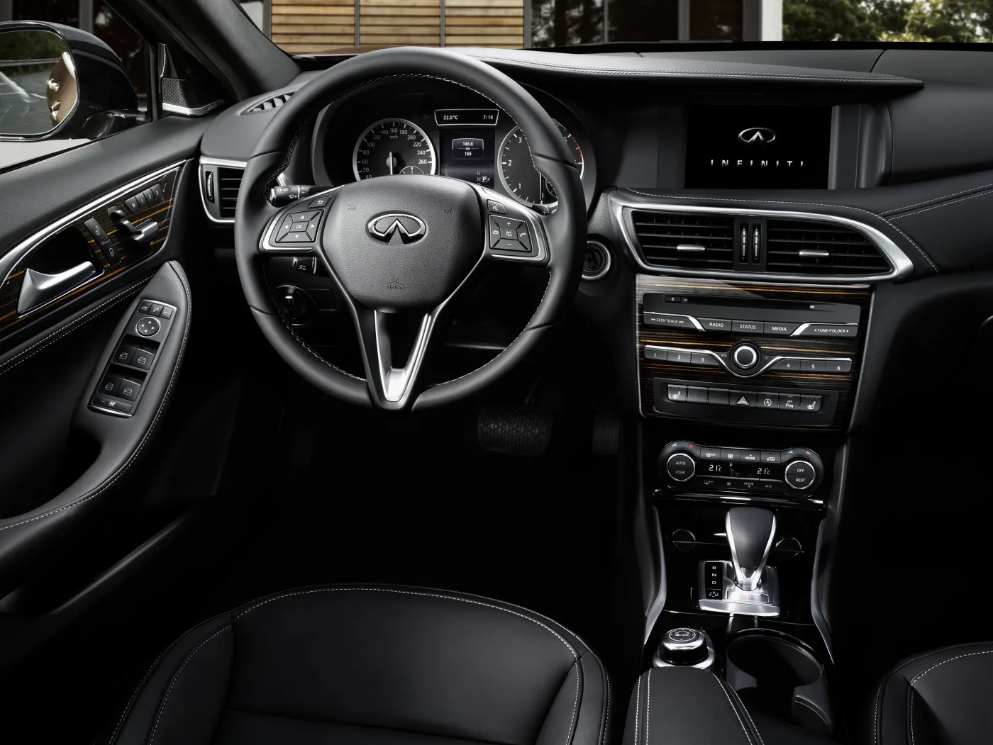 8166961-infiniti-q30.jpg