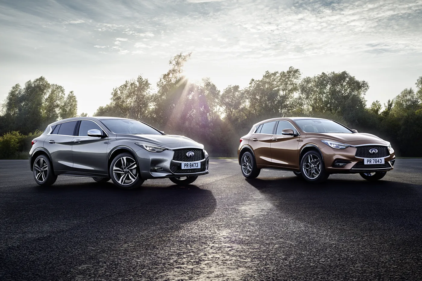 8253612-infiniti-q30.jpg